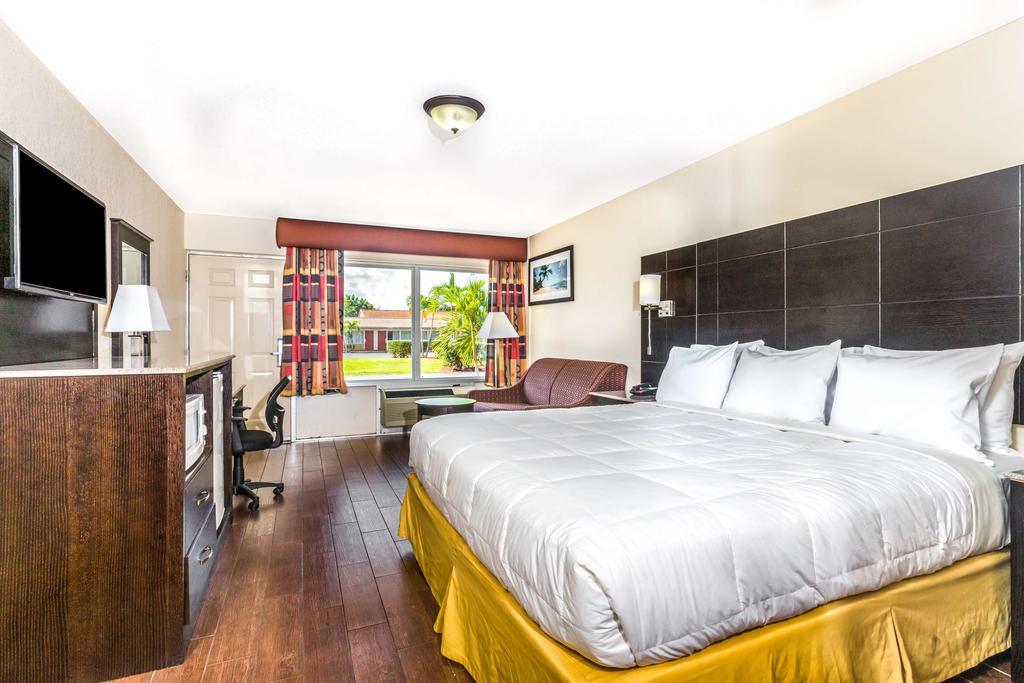 Econo Lodge Inn & Suites Florida City Exteriör bild