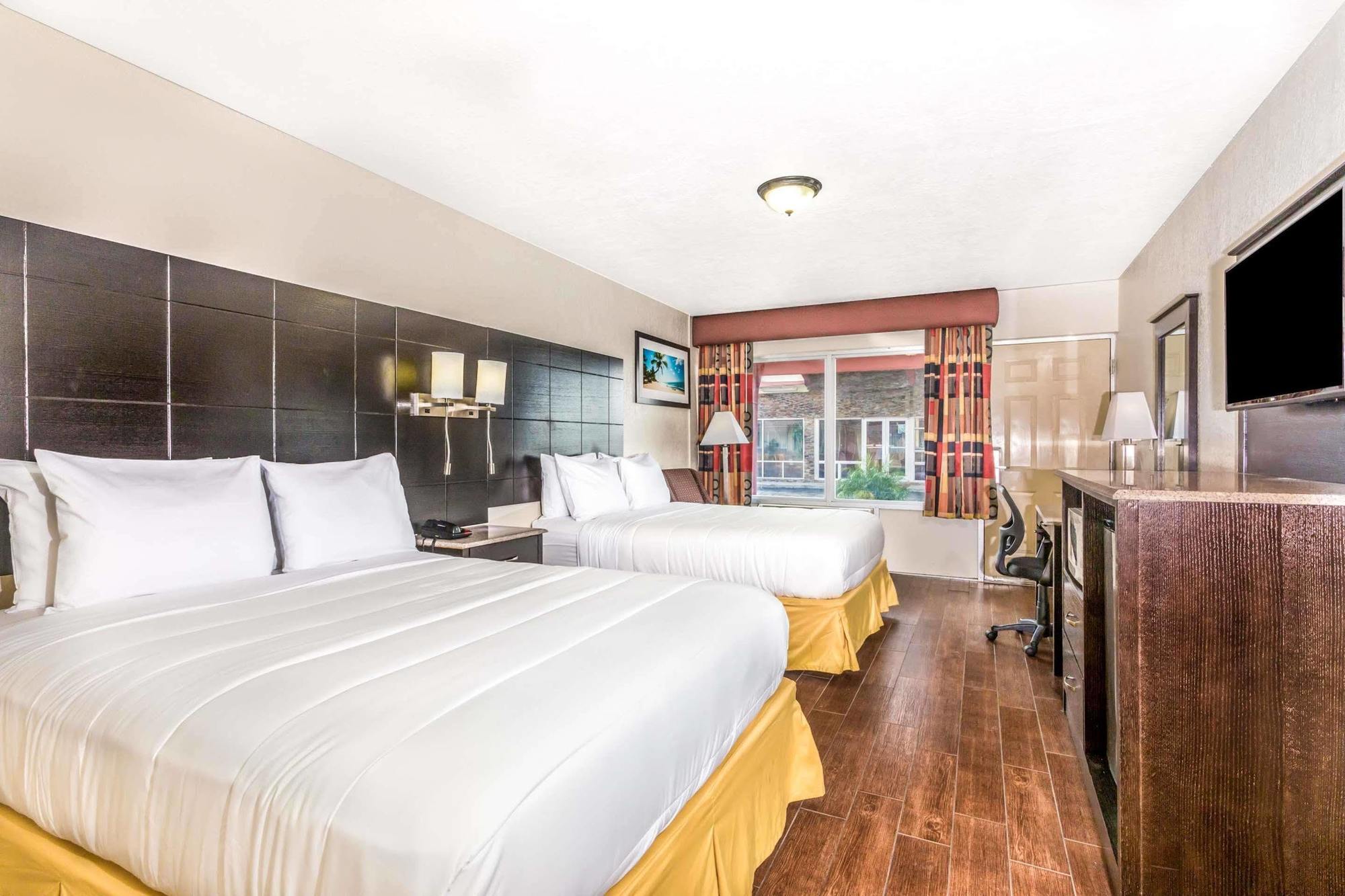 Econo Lodge Inn & Suites Florida City Exteriör bild
