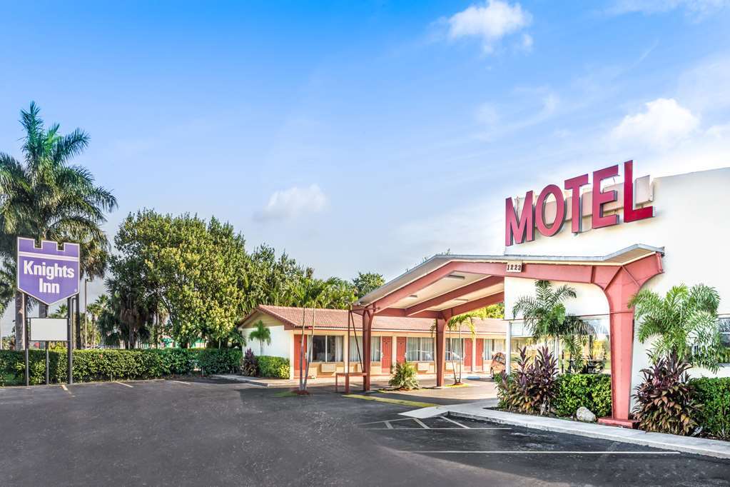 Econo Lodge Inn & Suites Florida City Exteriör bild