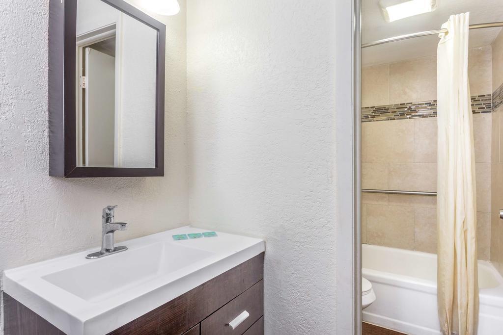 Econo Lodge Inn & Suites Florida City Exteriör bild